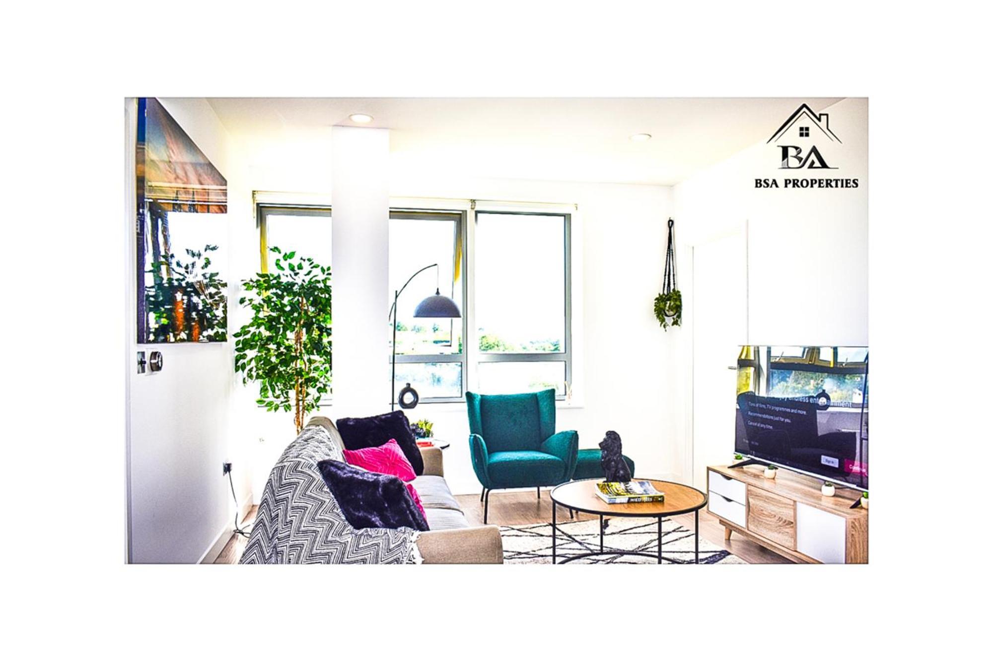 City Centre Apartment Close To Ascot & Legoland Sleep Upto 4 Guests - Parking On Request! Bracknell Zewnętrze zdjęcie