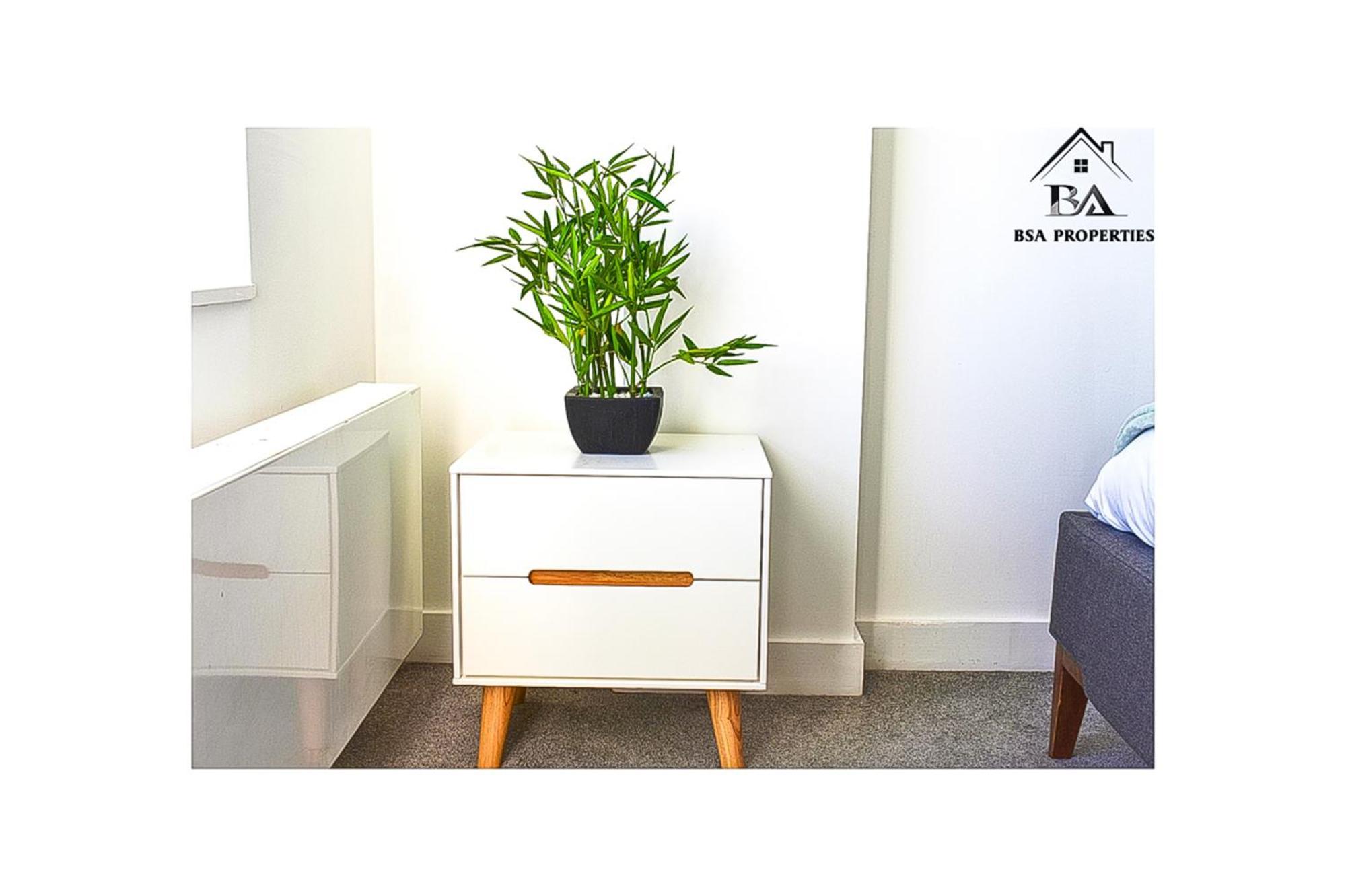 City Centre Apartment Close To Ascot & Legoland Sleep Upto 4 Guests - Parking On Request! Bracknell Zewnętrze zdjęcie