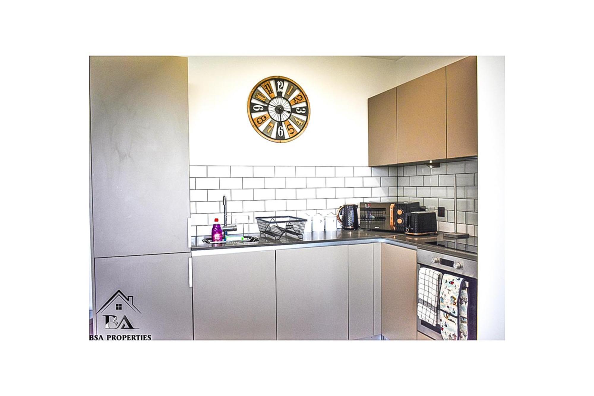 City Centre Apartment Close To Ascot & Legoland Sleep Upto 4 Guests - Parking On Request! Bracknell Zewnętrze zdjęcie