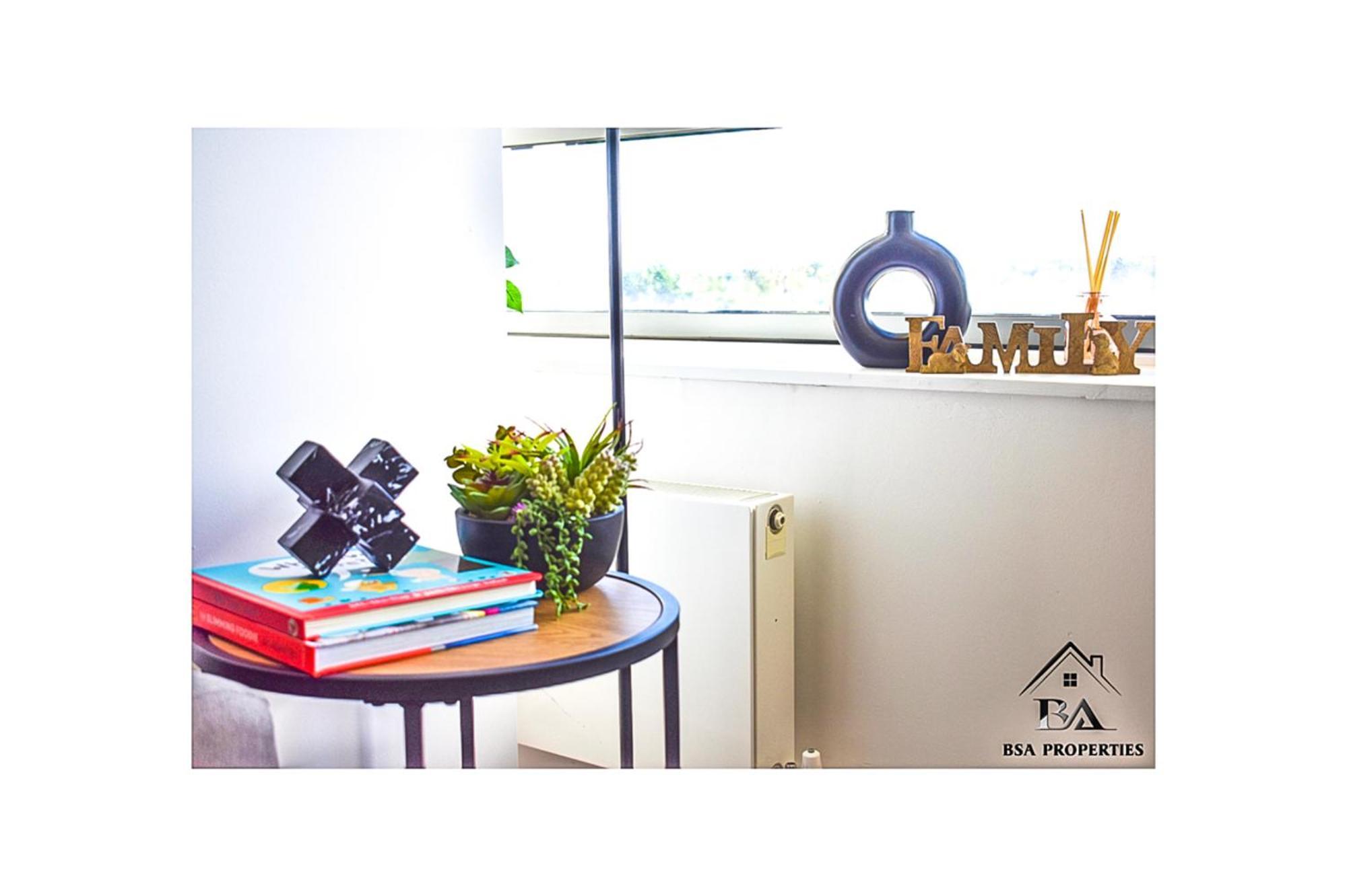 City Centre Apartment Close To Ascot & Legoland Sleep Upto 4 Guests - Parking On Request! Bracknell Zewnętrze zdjęcie