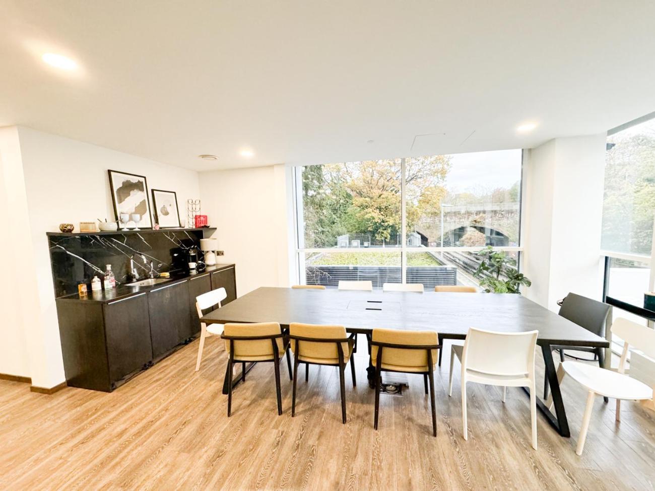 City Centre Apartment Close To Ascot & Legoland Sleep Upto 4 Guests - Parking On Request! Bracknell Zewnętrze zdjęcie