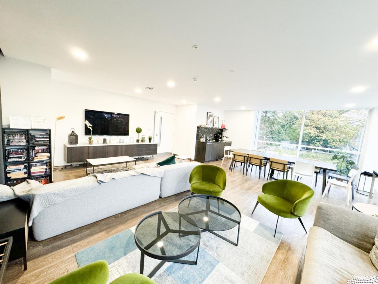 City Centre Apartment Close To Ascot & Legoland Sleep Upto 4 Guests - Parking On Request! Bracknell Zewnętrze zdjęcie