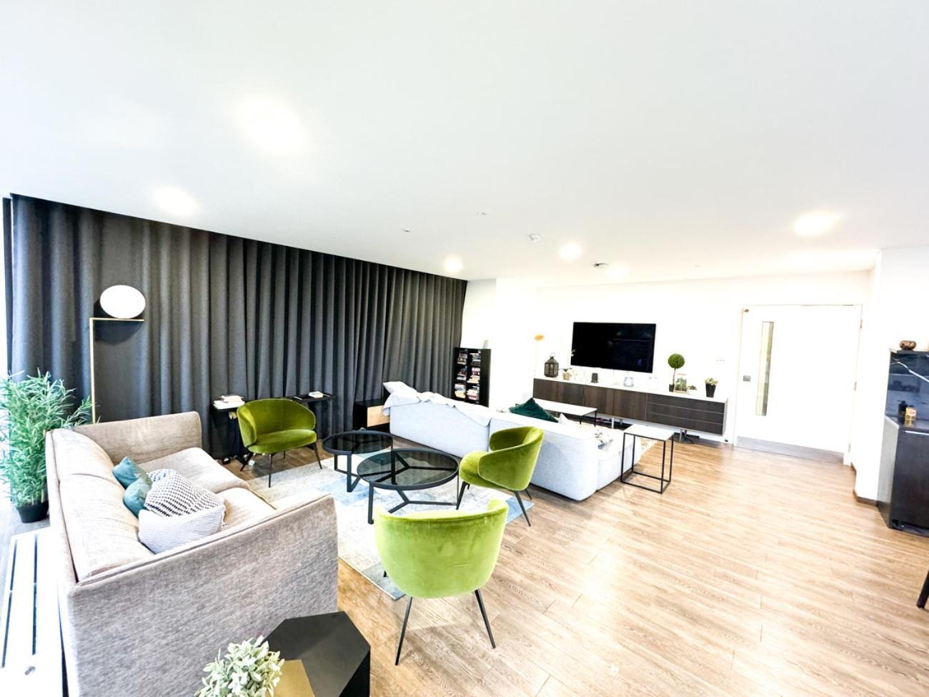 City Centre Apartment Close To Ascot & Legoland Sleep Upto 4 Guests - Parking On Request! Bracknell Zewnętrze zdjęcie